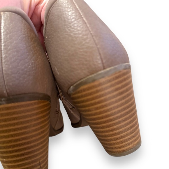 Dr Scholls Be Energized Foam Technology Taupe Gray Heeled Slip On Booties Sz 8 - Picture 13 of 16